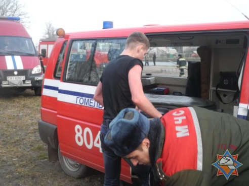 На Сельмаше спасли провалившегося под лёд, а в Пескополье все ещё ищут (фото)