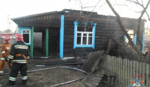 33-летний житель Бостыни погиб под обрушившейся в результате пожара кровлей дома