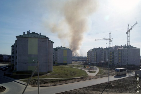 Под Слуцком горит сухая трава