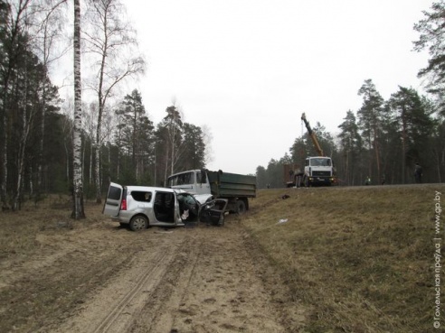 Под Рогачевом водитель «Ровера» устроил двойное ДТП со смертельным исходом (фото)