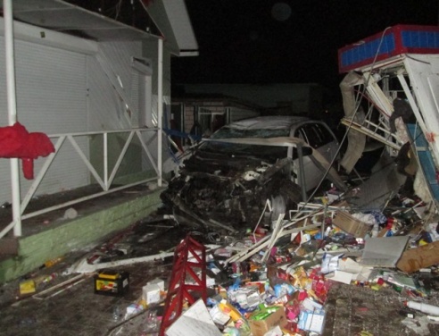 В Речице пьяный водитель снес остановку – погибли три человека (фото)