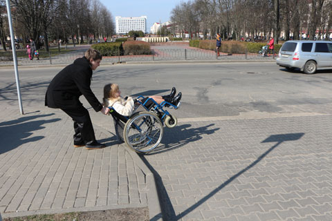 Бобруйск: Центр города непригоден для самостоятельных выездов колясочников