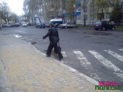 Сказали – сделали, или Самые высокие бордюры в Лунинце понизили Сказали – сделали, или Самые высокие бордюры в Лунинце понизили