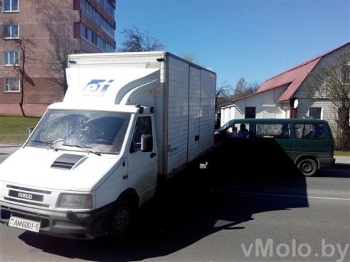 Заезжал задом на «Iveco» и остановил движение на полчаса в Молодечно (+ фото)