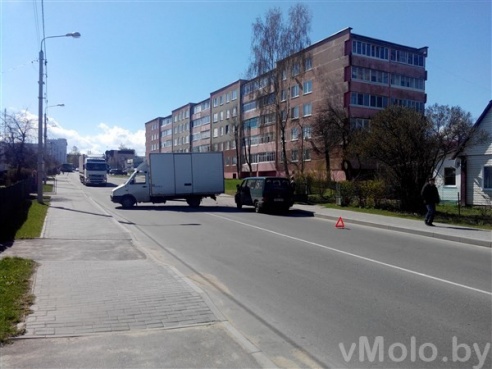 Заезжал задом на «Iveco» и остановил движение на полчаса в Молодечно (+ фото)