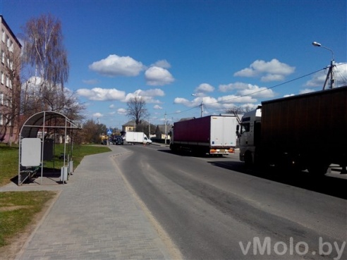 Заезжал задом на «Iveco» и остановил движение на полчаса в Молодечно (+ фото)