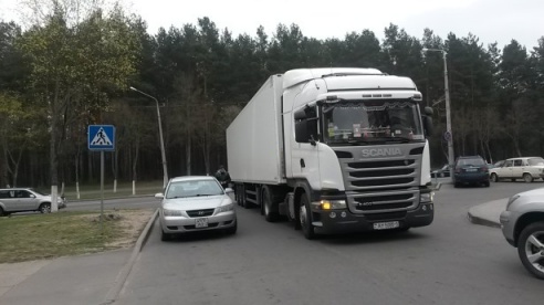 Огромная пробка из-за неправильной парковки возле светлогорского «Евроопта»: в ГАИ говорят, нарушителей нет