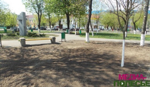 Скульптура в честь освоения космоса «съехала» с лунинецкой Привокзальной площади