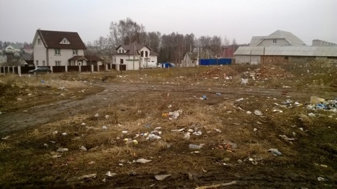 Свалка возле коттеджного поселка в Горках не дает покоя местным жителям