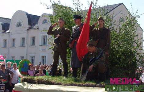 Парад Победы в Лунинце: как это было Парад Победы в Лунинце: как это было