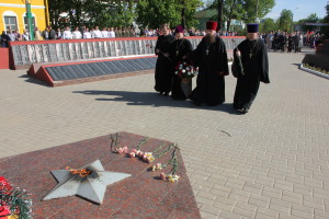 ПРАЗДНИК СО СЛЕЗАМИ НА ГЛАЗАХ…