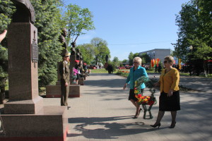 ПРАЗДНИК СО СЛЕЗАМИ НА ГЛАЗАХ…