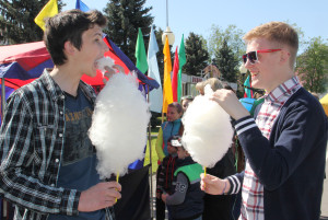 ПРАЗДНИК СО СЛЕЗАМИ НА ГЛАЗАХ…