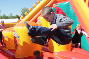 ПРАЗДНИК СО СЛЕЗАМИ НА ГЛАЗАХ…