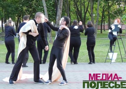 Артисты особенного театра из Киева показали на Столинщине лучшее из своего репертуара