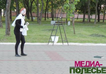 Артисты особенного театра из Киева показали на Столинщине лучшее из своего репертуара