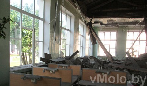 В Центральной библиотеке Молодечно обвалился потолок