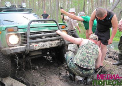 Лунинецкая ГАИ ударила автопробегом по бездорожью