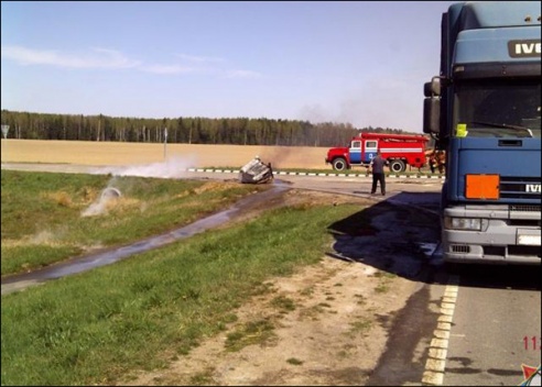 Более кубометра пероксида водорода вытекло на дорогу в Червенском районе