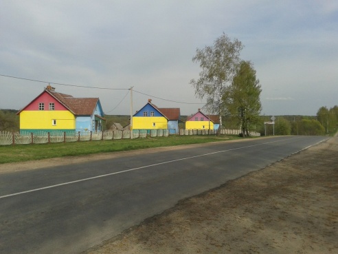 На дороге Дрибин – Могилев остановки раскрашены в цвета украинского флага