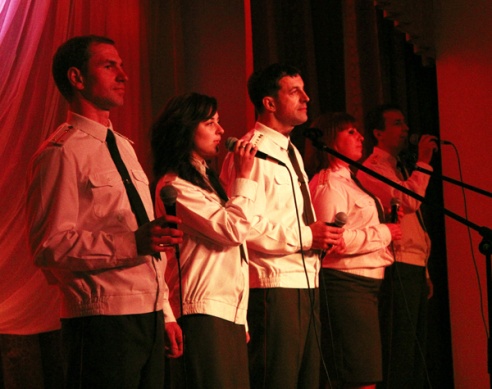 Военную песню исполнили на сцене РКЦ участники проекта «Великолепная пятерка»