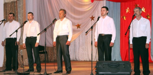 Военную песню исполнили на сцене РКЦ участники проекта «Великолепная пятерка»