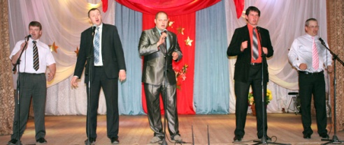 Военную песню исполнили на сцене РКЦ участники проекта «Великолепная пятерка»