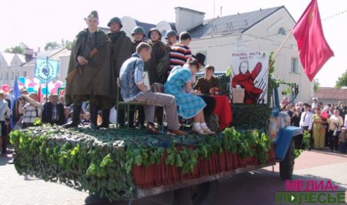 Парад Победы в Лунинце: как это было