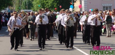 Парад Победы в Лунинце: как это было