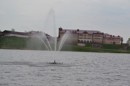 У Глыбокім усталявалі плаваючы фантан