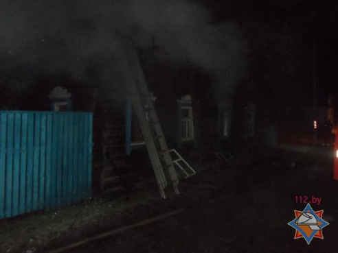 Из-за неосторожного курения в пьяном виде на пожаре в Хойникском районе погибли два человека (фото)