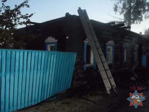 Из-за неосторожного курения в пьяном виде на пожаре в Хойникском районе погибли два человека (фото)