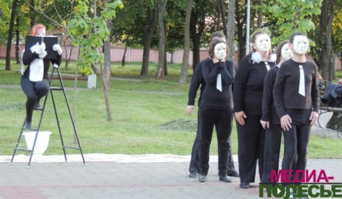 Артисты особенного театра из Киева показали на Столинщине лучшее из своего репертуара