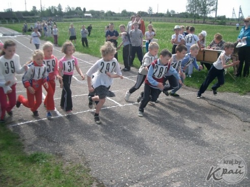 Более 200 учащихся Ильянской СШ на Вилейщине участвовали в весеннем кроссе 20 мая (ФОТО)