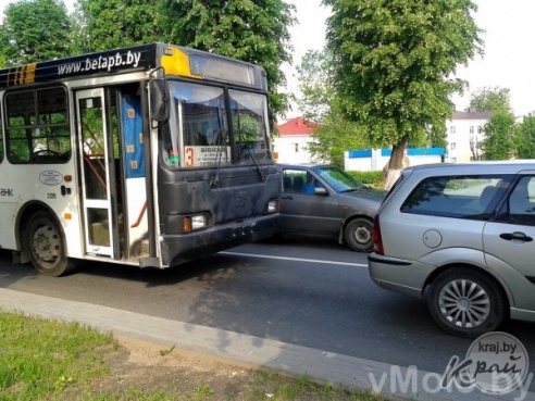 Фотофакт: ДТП на перекрестке между Виленской и Волынца