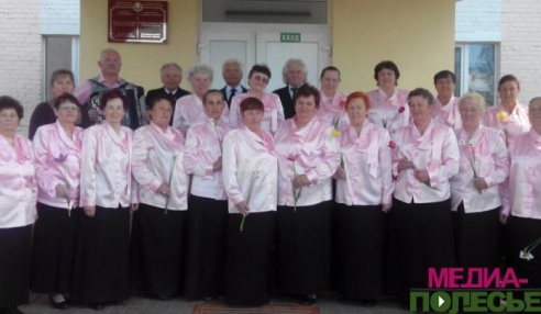 Более 200 километров проехал лунинецкий автоклуб по району: в школах и колледже выступил хор ветеранов