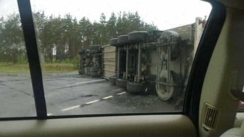 В Светлогорском районе перевернулась фура с мясом (обновлено, добавлено фото)