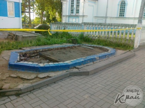 ФОТОФАКТ: Киоск Миноблсоюзпечать в Вилейке перенесли в парк