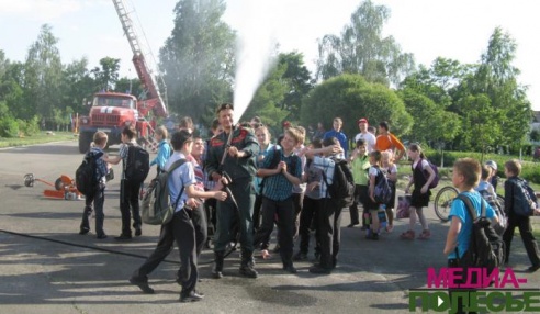 Лунинецкие спасатели провели акцию «Не оставляйте детей одних»