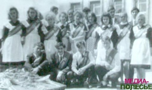 Последний звонок прозвенит для почти двух тысяч выпускников 9-ых и 11-ых классов школ Столинщины