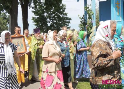 В День Святой Троицы в православных храмах прошли праздничные службы