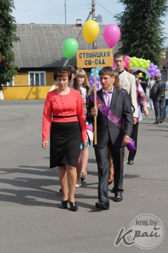 Выпускники Вилейского района станцевали последний школьный вальс (ФОТО)