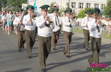 Вальс выпускников звучал над Столином
