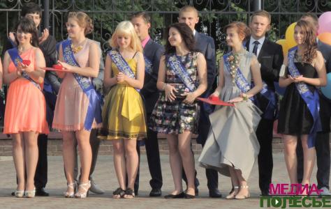 Вальс выпускников звучал над Столином