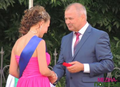 Вальс выпускников звучал над Столином