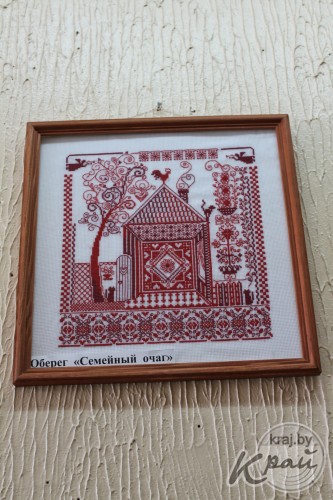 Выставка вышивки уроженки Вилейщины Марии Скудновой работает в городской библиотеке №1 (ФОТО)