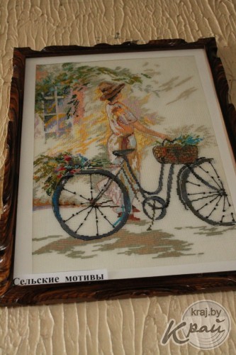 Выставка вышивки уроженки Вилейщины Марии Скудновой работает в городской библиотеке №1 (ФОТО)