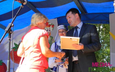 Клубничный праздник во Дворце отметили с размахом