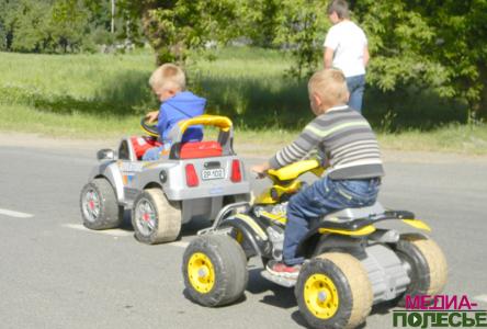 Клубничный праздник во Дворце отметили с размахом