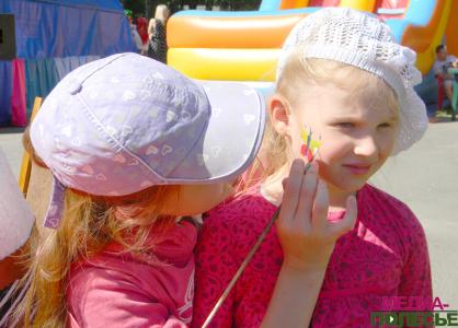 Клубничный праздник во Дворце отметили с размахом